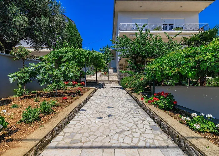 Rustikales Nur 200 Meter Zum Mit Meerblick, Privatparkplatz * Dramalj