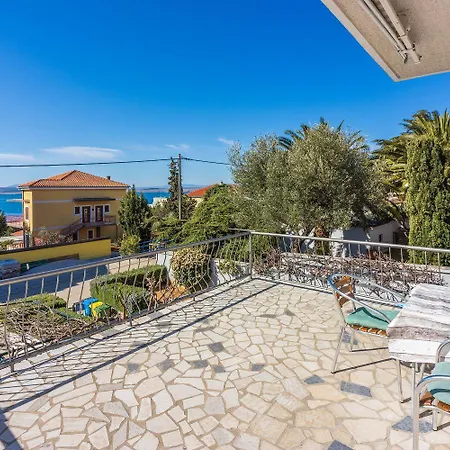 Rustikales Nur 200 Meter Zum Mit Meerblick, Privatparkplatz Apartmán Dramalj