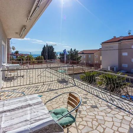 Rustikales Nur 200 Meter Zum Mit Meerblick, Privatparkplatz Apartmán Dramalj