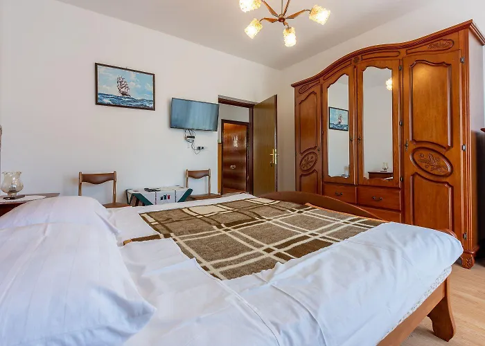 Rustikales Nur 200 Meter Zum Mit Meerblick, Privatparkplatz Dramalj