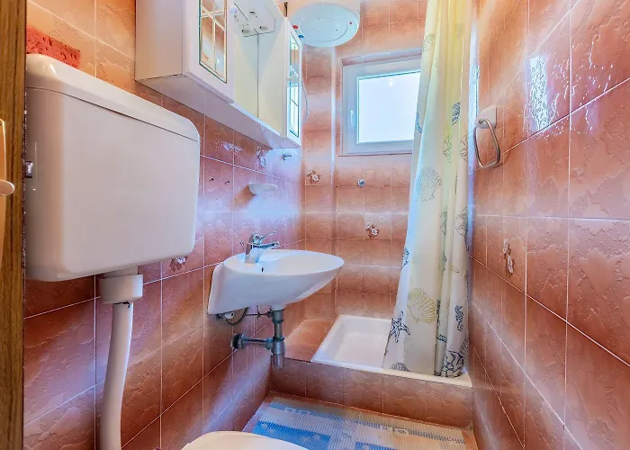 Rustikales Nur 200 Meter Zum Mit Meerblick, Privatparkplatz Apartmán *