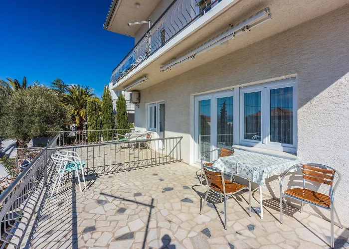 Rustikales Nur 200 Meter Zum Mit Meerblick, Privatparkplatz Apartmán Dramalj